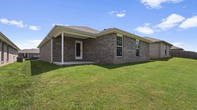Building Photo - "Charming Bentonville Home: 3 Beds, 2 Bath...