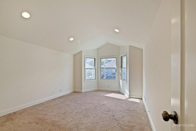 Building Photo - 25 Homestead