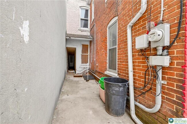 Building Photo - 503 W Gordon St