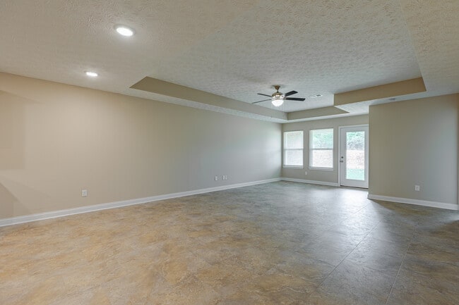 Building Photo - 305 Breckinridge Cir
