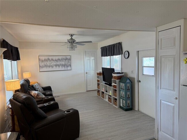 Building Photo - 714 Locarno Dr