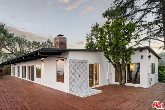 Building Photo - 2065 Kew Dr