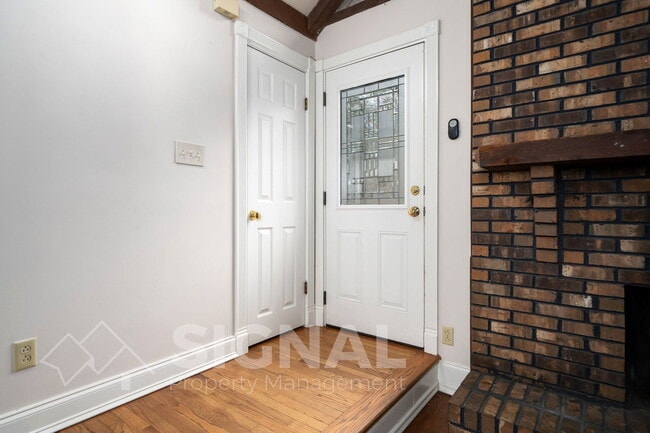 Building Photo - 2817 Altadena S Way