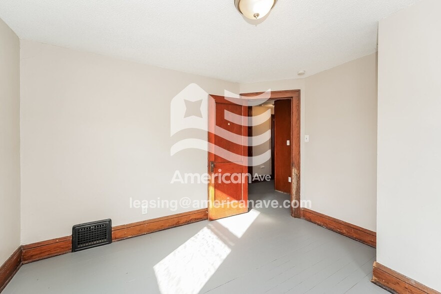 Building Photo - 1065 Murray Ave