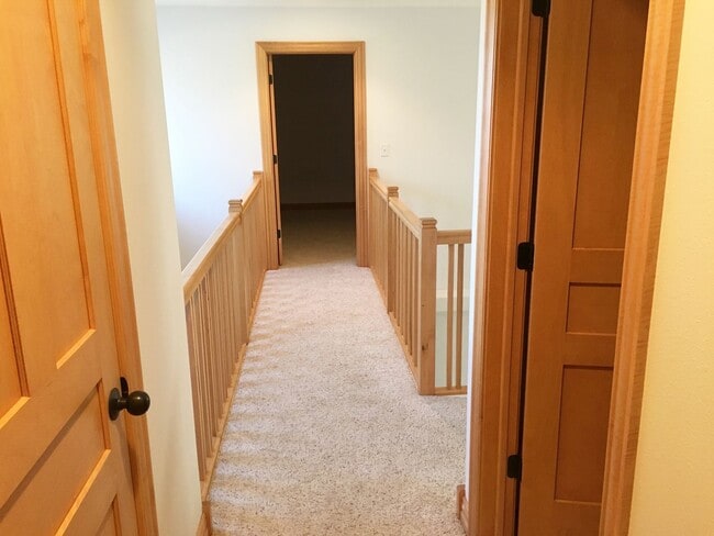 Building Photo - Executive 3-Bedroom (plus bonus room) 3 1/...