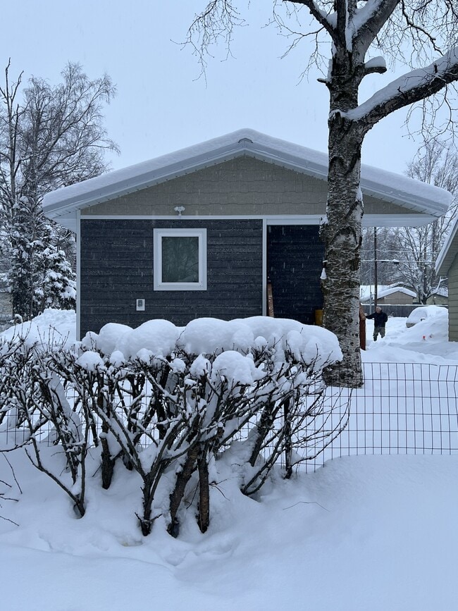 Building Photo - 3307 Iowa St