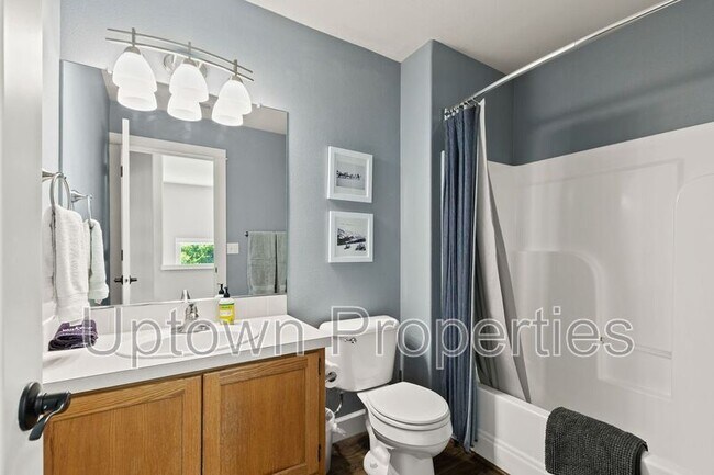Building Photo - 753 SE Boysen Ln