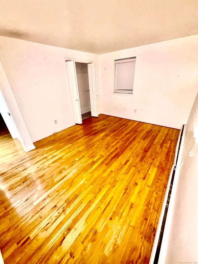 Building Photo - 19 Colonial Dr