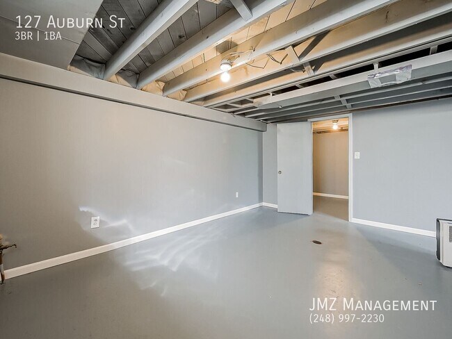 Building Photo - 127 Auburn St