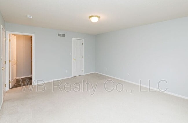 Building Photo - 10525 Hickory Dr