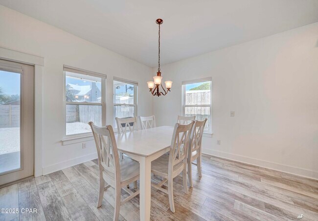 Building Photo - 6813 S Lagoon Dr