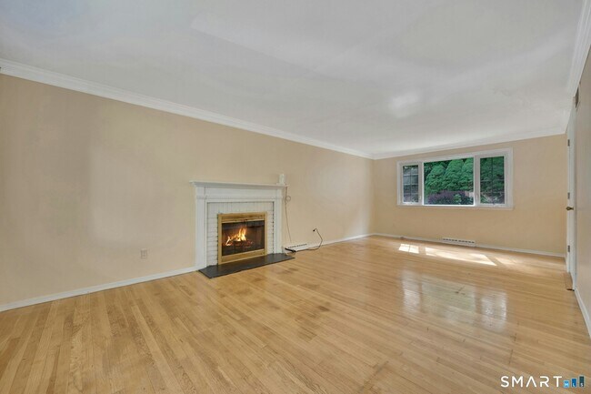 Building Photo - 52 London Ln