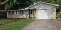 Building Photo - 3 Bedrooms 2 Bathrooms  $1195!