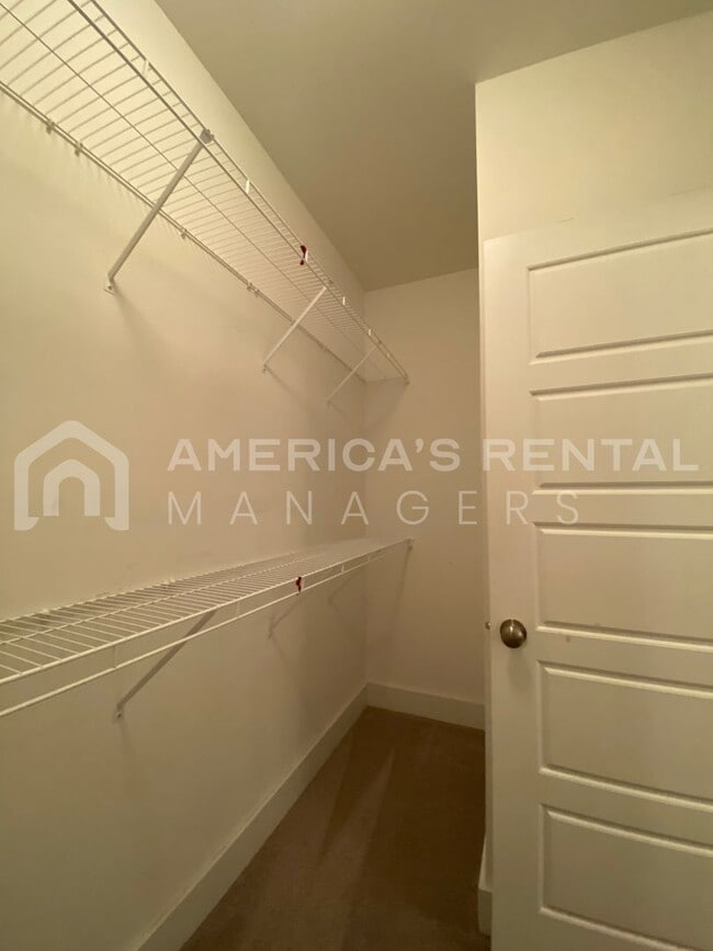 Building Photo - Large Townhome for Rent in Gardendale...  View with 48 Hours Notice!