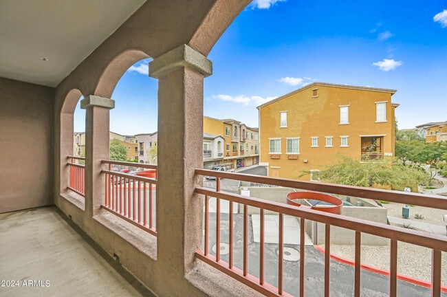 Building Photo - 2150 W Alameda Rd