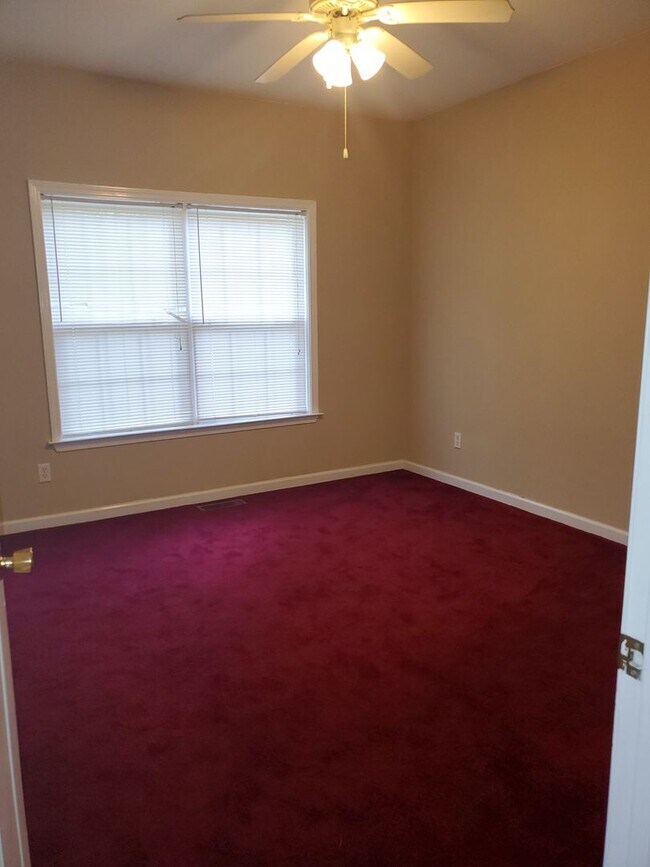 Building Photo - Beautiful 2 Bedroom 2 Bath Available 10/10...