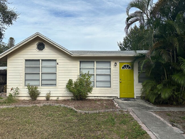 Primary Photo - Seaside Retreat: Charming 2-Bed Home Near ...