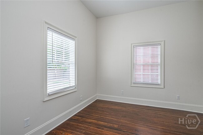 Building Photo - 405 E Anderson Ln
