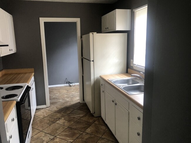 Building Photo - 222 Hedgewood Ct