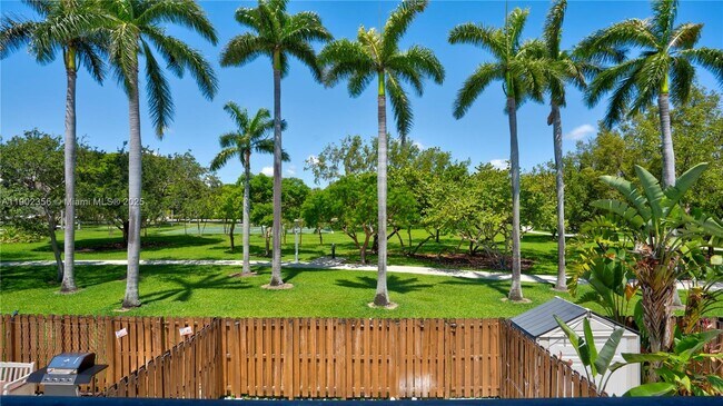 Building Photo - 933 NE 24th Ave