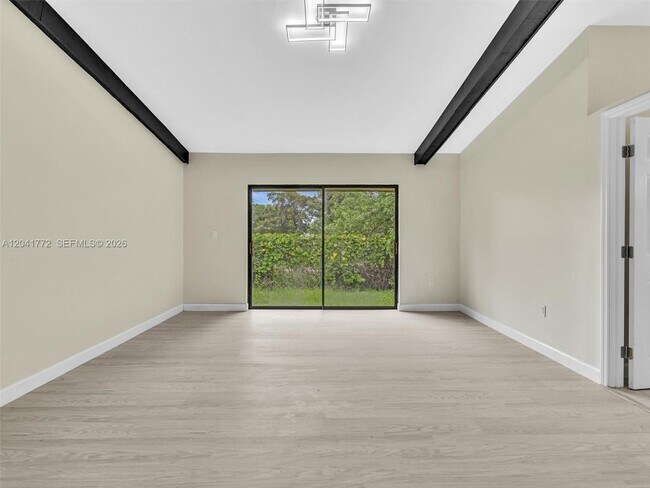Building Photo - 8813 NW Paradise Ct