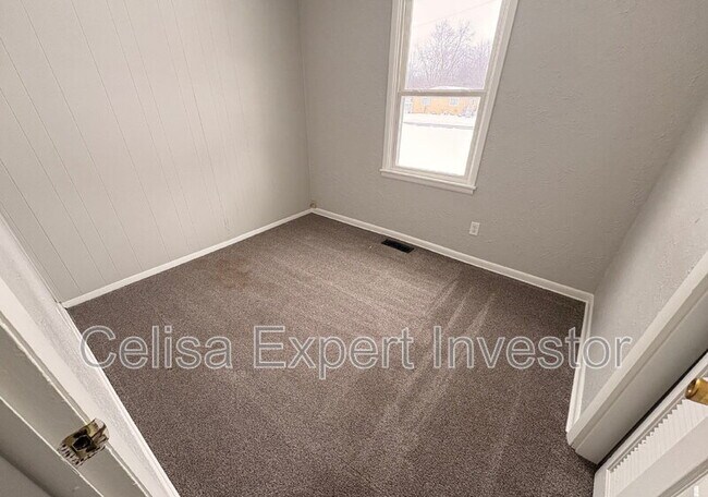 Building Photo - 6832 Autumn View Dr