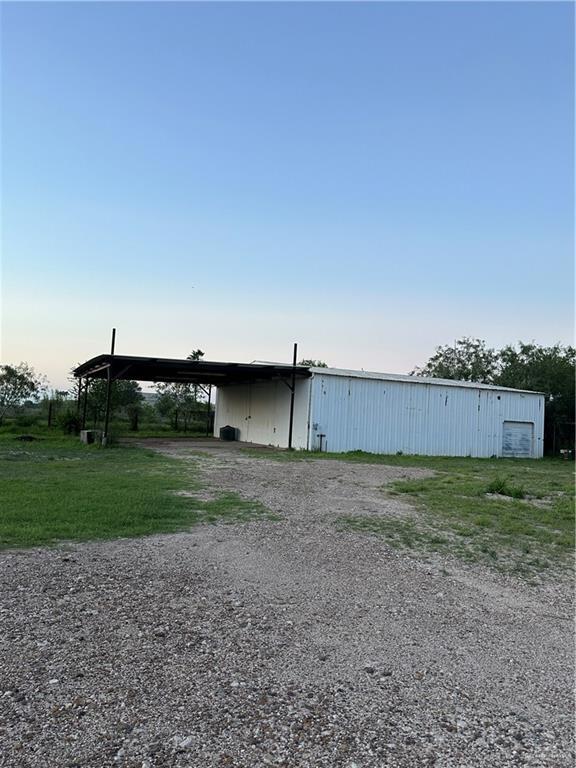 Building Photo - 323 W Davis Rd