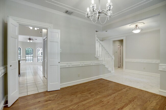 Building Photo - Beautiful 4 Bedroom 3 Bathroom Home Locate...