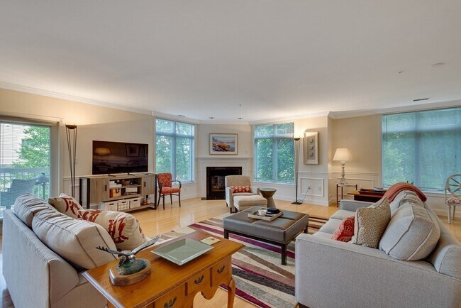 Building Photo - 20 Northwood Dr