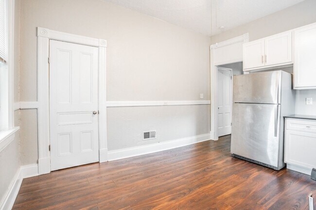 Building Photo - Henrietta Pl