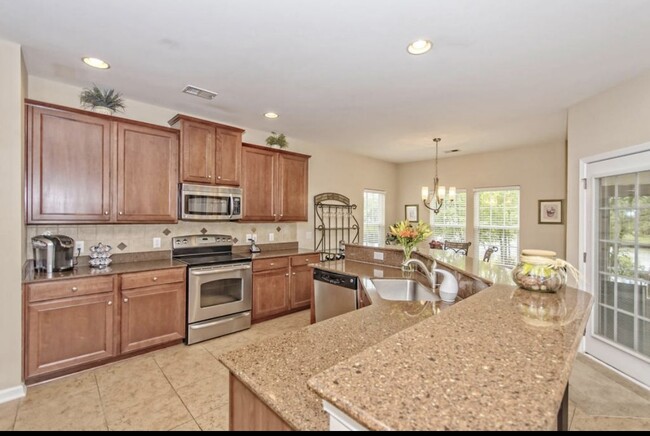 Building Photo - 5013 Bowles Dr