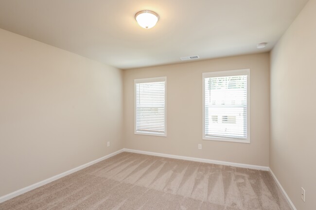 Building Photo - 3421 Sugarberry Dr