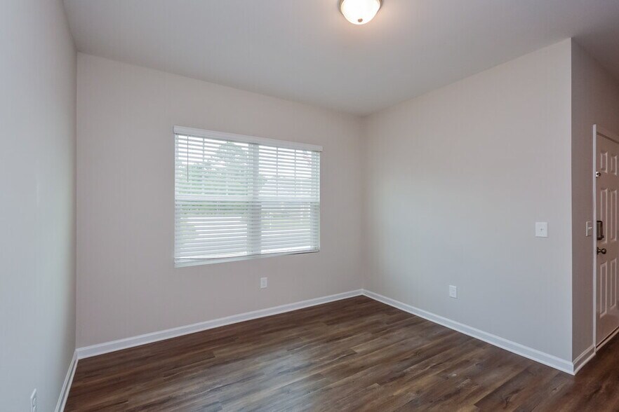 Building Photo - 3875 Place Dr