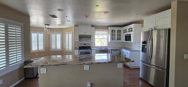 Building Photo - Loma Linda Home with Mountain Views