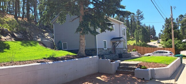 Building Photo - 352 Pine Mountain Ave