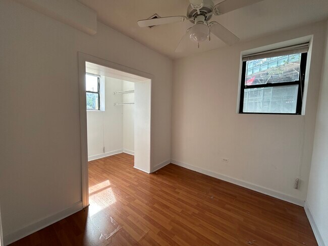 Building Photo - 3700 N Sheffield-G