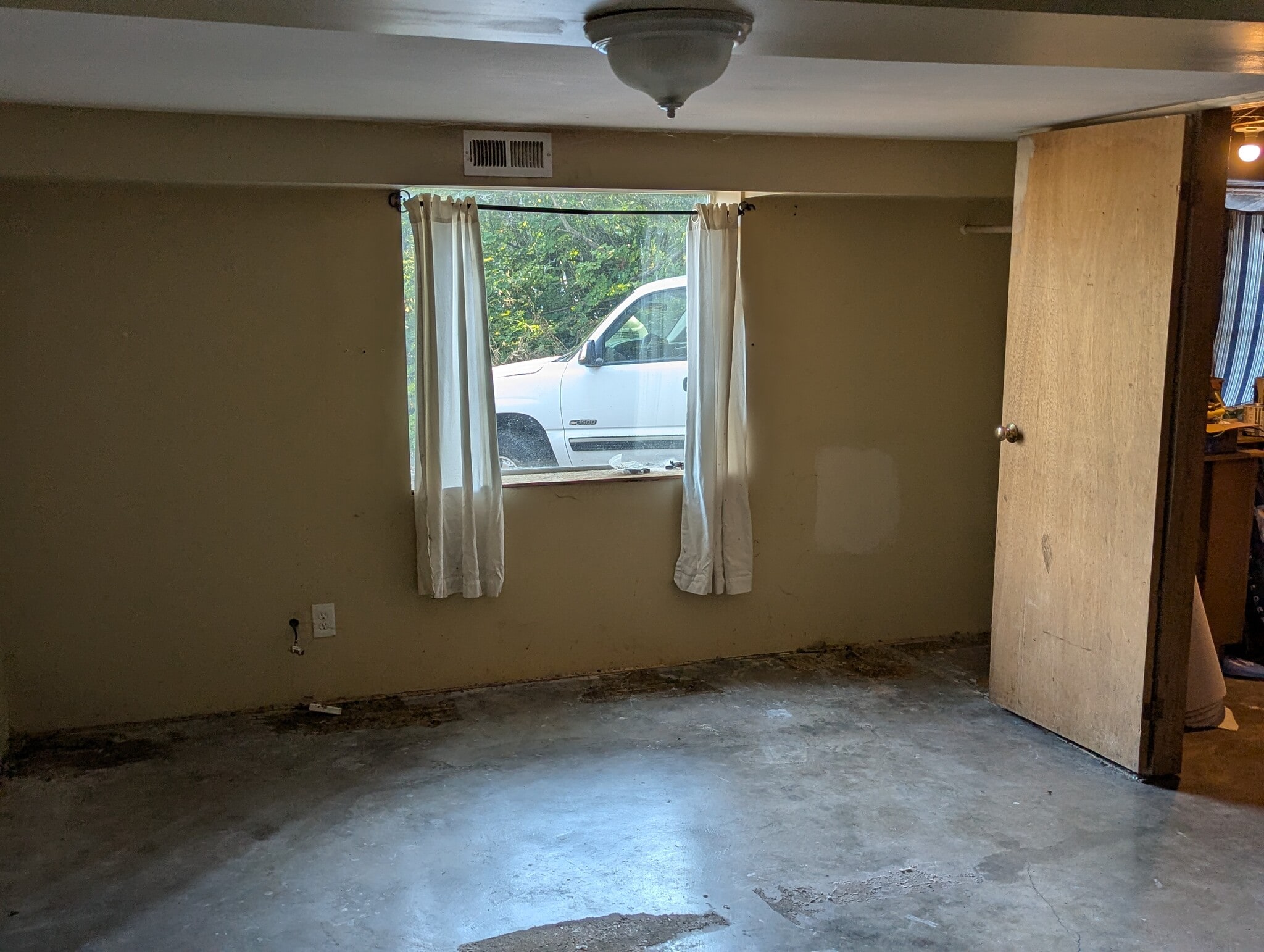 Building Photo - 14726 Manor Way