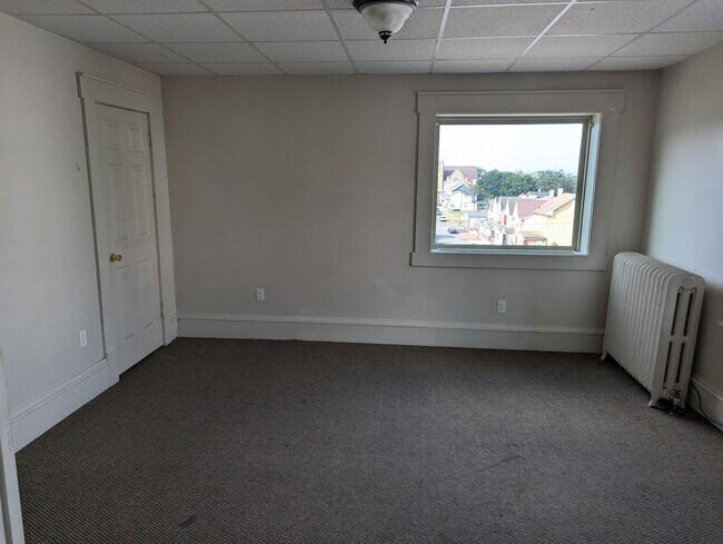 Building Photo - 220-2 Lloyd St