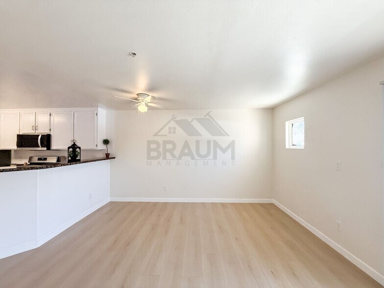 Building Photo - 7323 Winnetka Ave