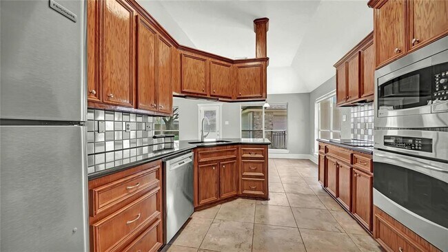 Building Photo - 3412 Glastonbury Dr