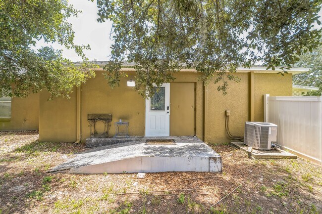 Building Photo - 465 Rio Grande Ln