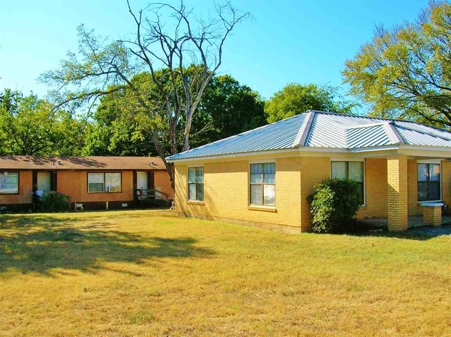 Building Photo - 800 S Vandeveer St