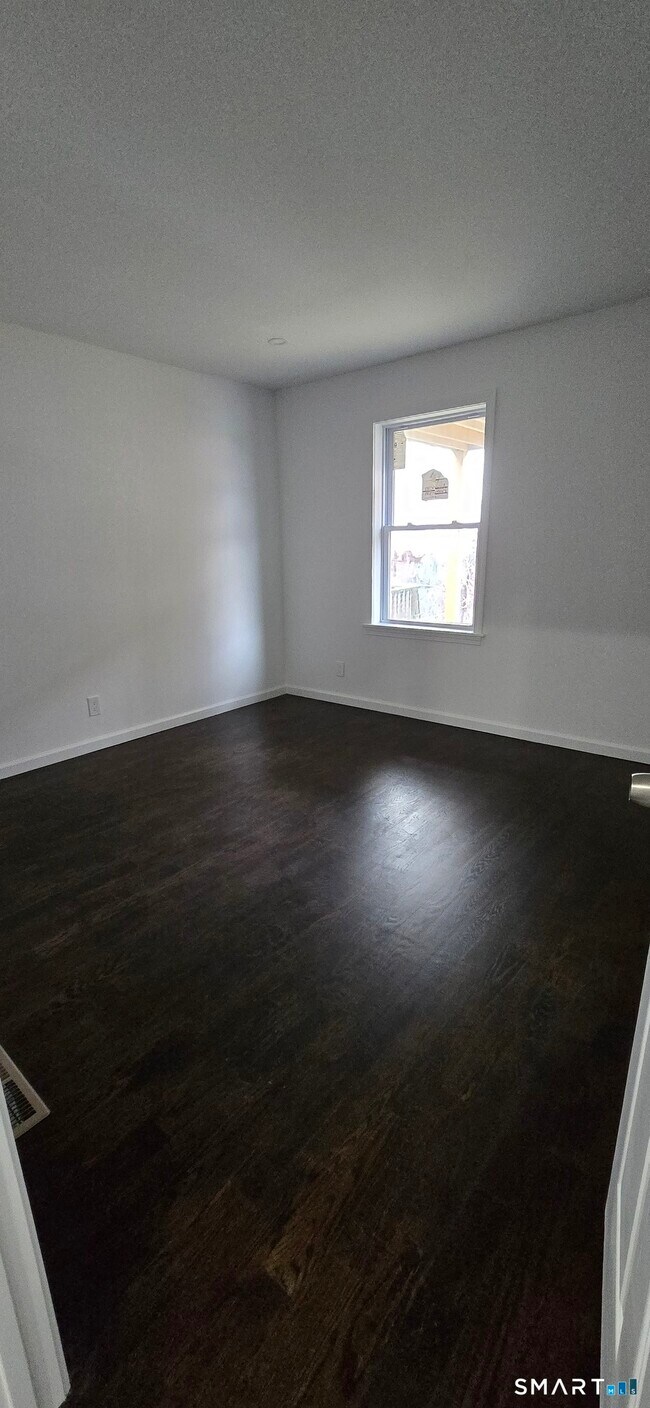 Building Photo - 438 Park St