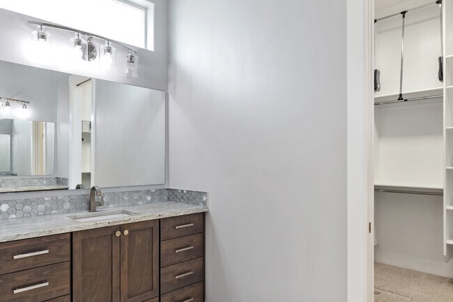 Building Photo - 9042 S La Pampa Way