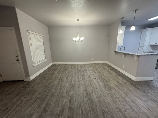 Building Photo - GREAT LOCATION NEAR MEDICAL & USAA | 3 BED...