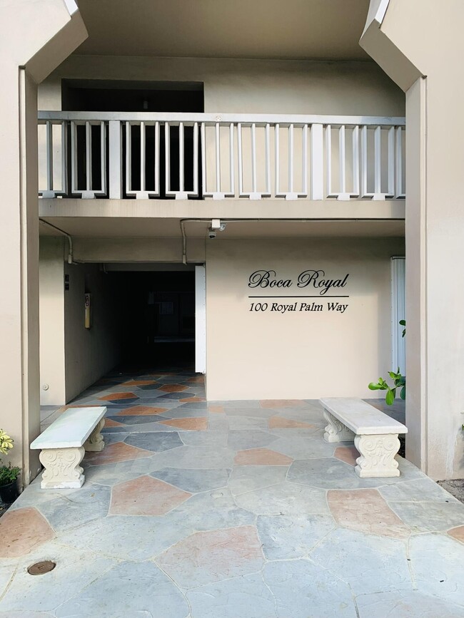 Building Photo - 100 Royal Palm Way