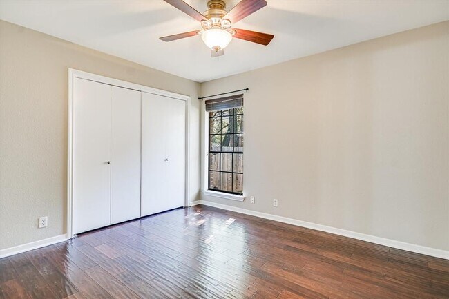 Building Photo - 11601 Three Oaks Trail