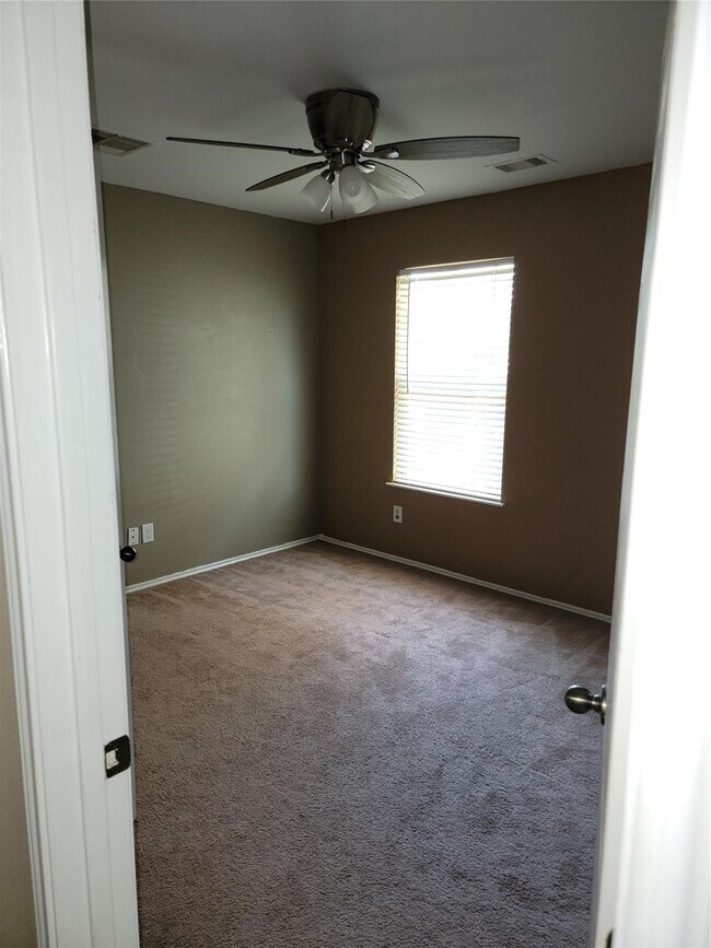 Building Photo - 15510 Mossy Park