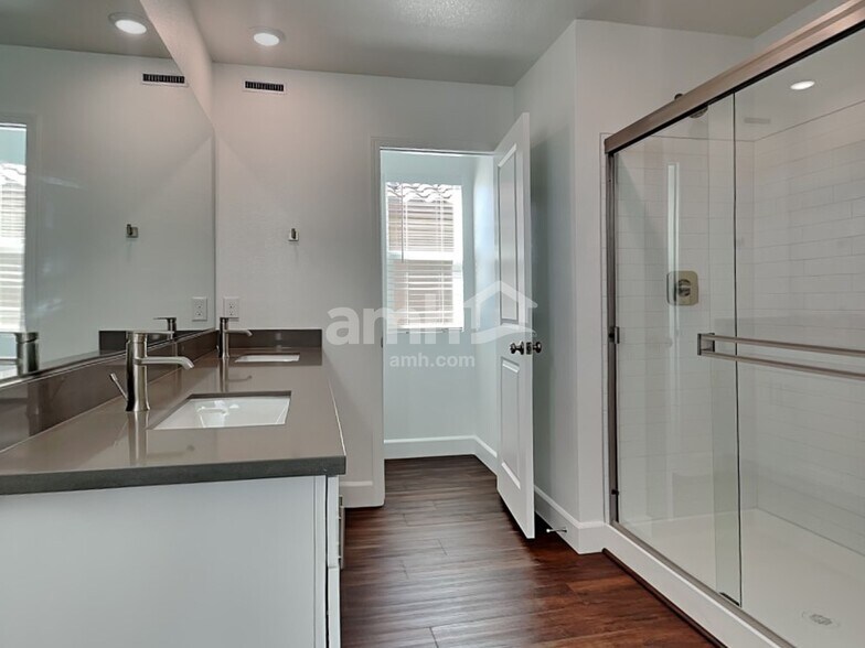 Building Photo - 4812 Blushing Star St