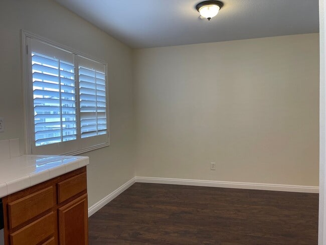 Building Photo - Cozy Town Home For Rent